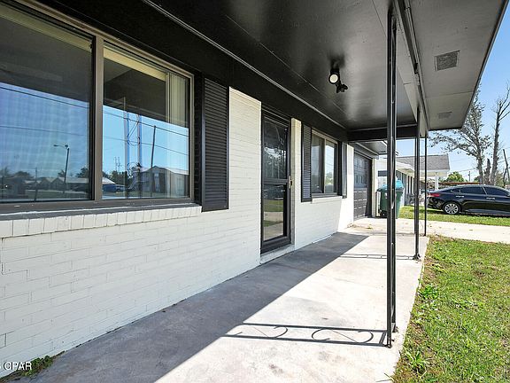 3rd image of 922 Everitt Ave
