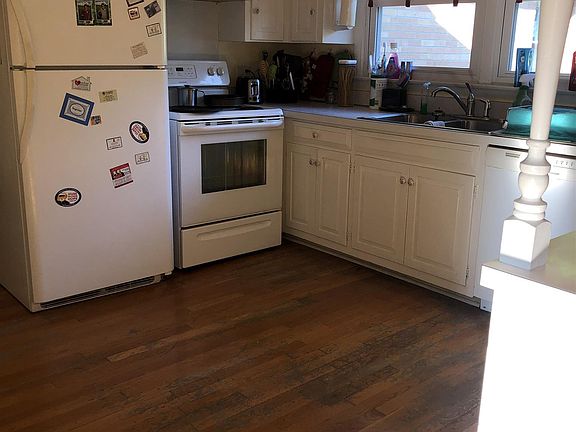 3rd image of 625 Hillcrest Dr