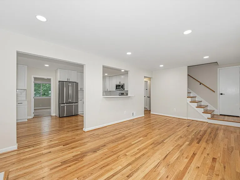 8624 Parliament Dr — Photo 14