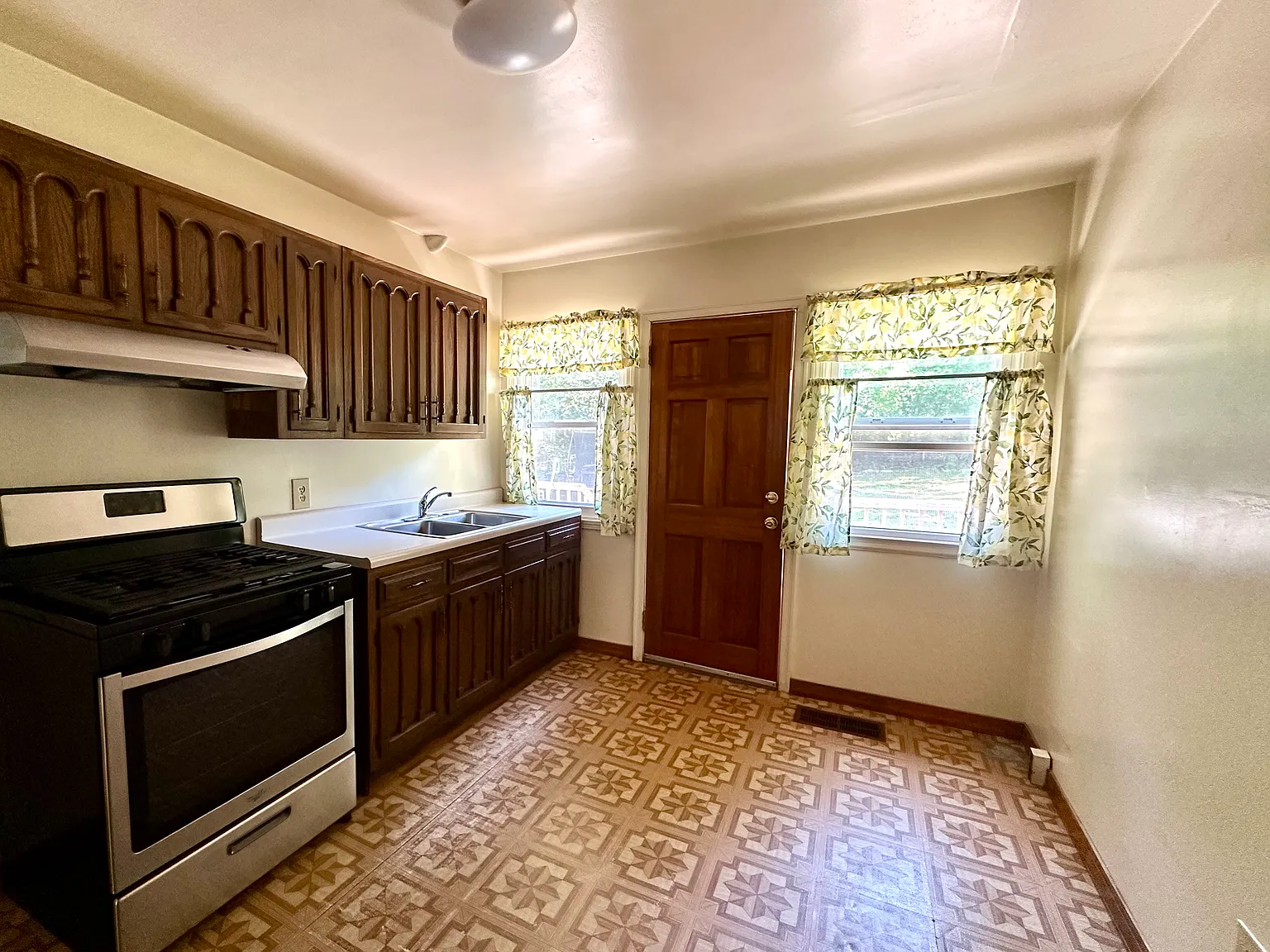 2 bed, 850 sqft, $1,300 — Photo 4
