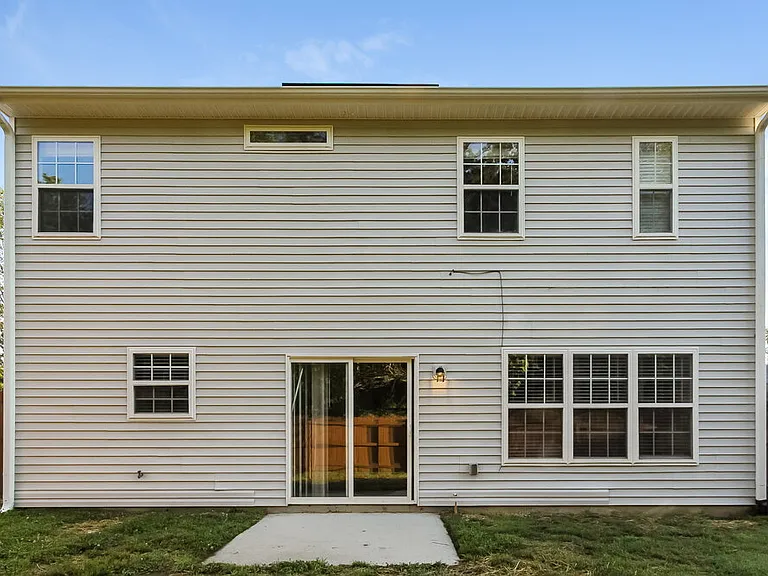 130 Hampshire Dr — Photo 17