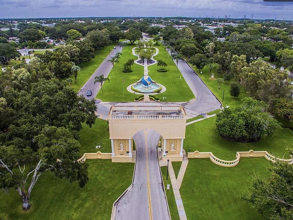 Main entrance to Top of the World