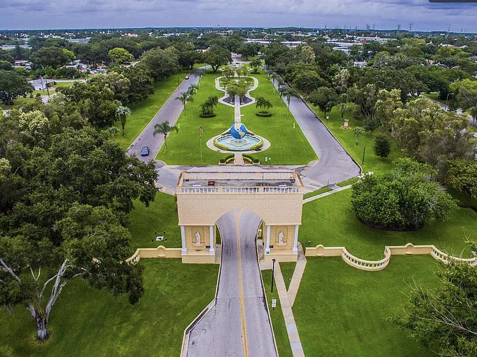Main entrance to Top of the World