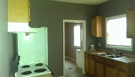 3rd image of 3326 Garfield Ave