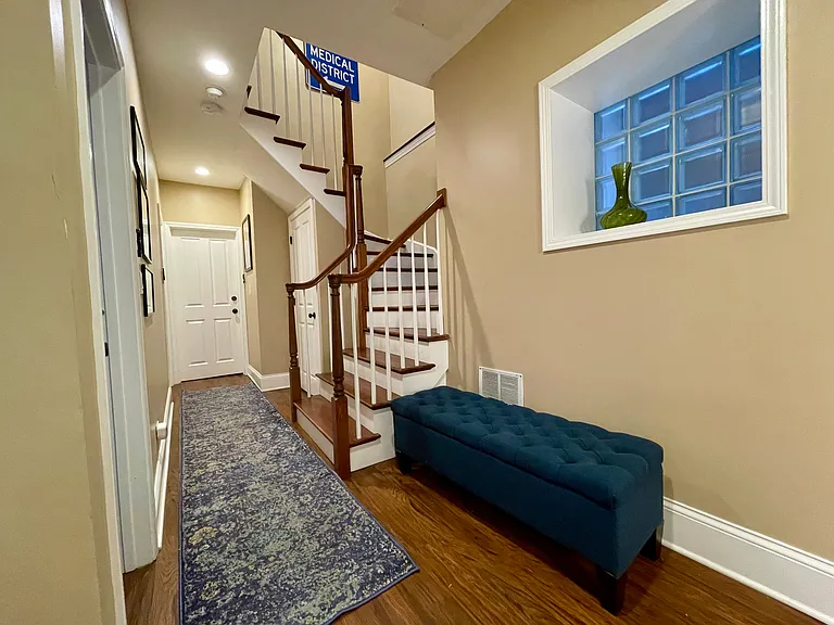 1506 W Polk St #1ZR — Photo 11