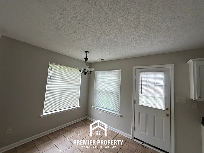 7823 Wolf Hollow Dr — Photo 5