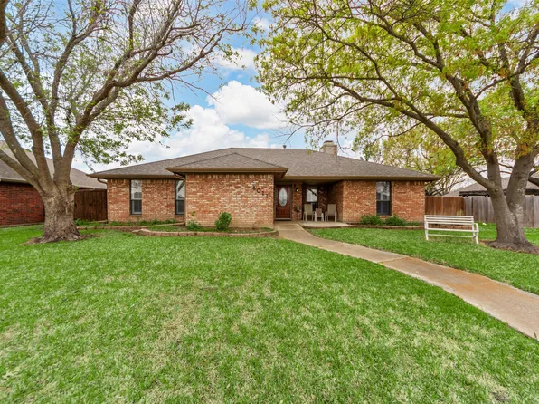 4011 Blossom Dr, Sachse, TX 75048