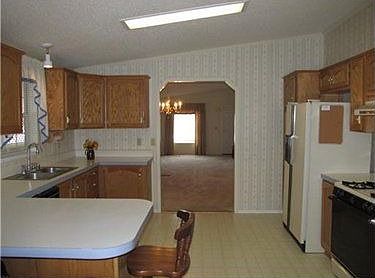 5th image of 814 Clover Ln