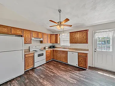 3 bed, 1074 sqft, $1,990 — Photo 4