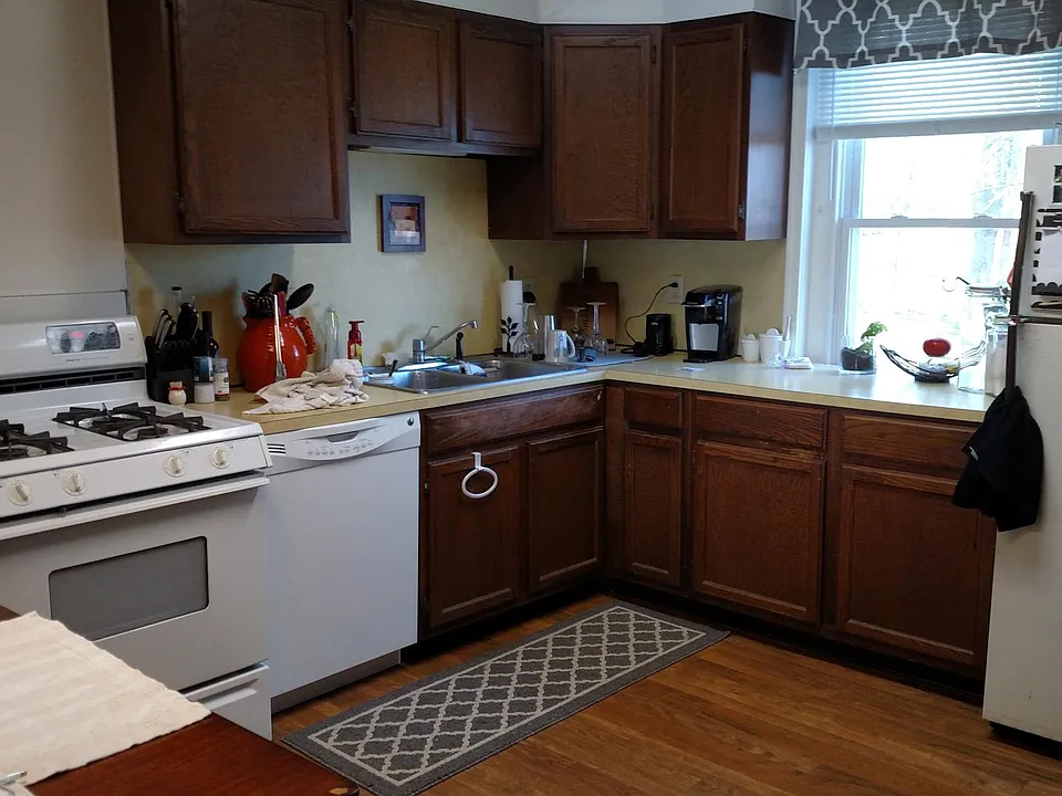 145 Cedar Ave #B