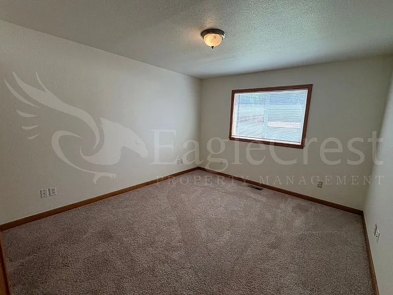 542 E Chestnut St — Photo 39