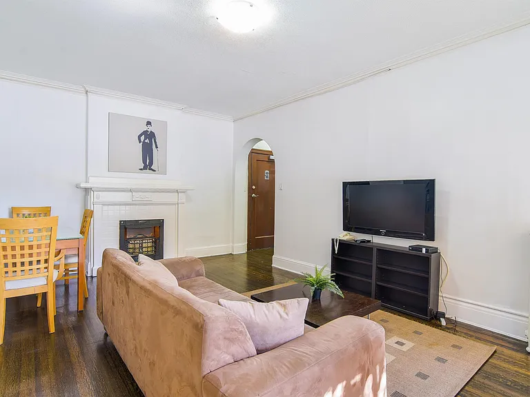 935 Jervis St #8 — Photo 2