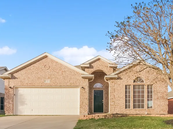 1204 Juniper Ln, Burleson, TX 76028