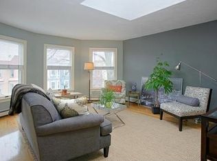 907 E Broadway, Boston, MA 02127