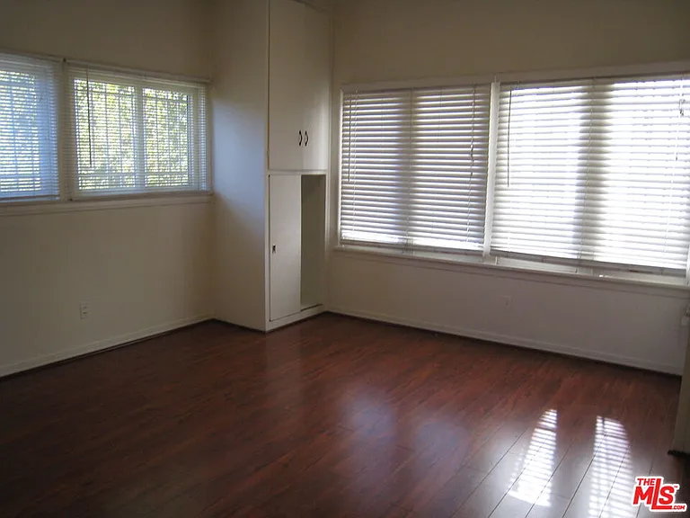 153 S Gramercy Pl — Photo 12
