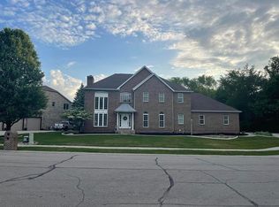 2710 Autumn Trails Dr, Mishawaka, IN 46544