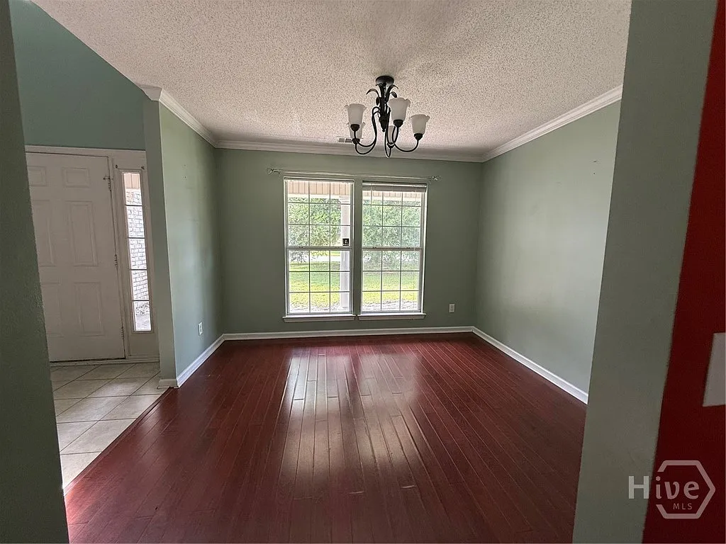 3 bed, 2.5 bath, 1940 sqft, $2,250 — Photo 2