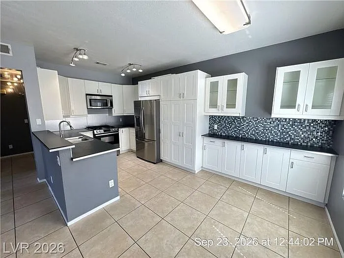 1 bed, 1.0 bath, 823 sqft, $1,595 — Photo 4