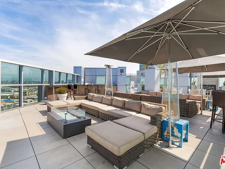 13700 Marina Pointe Dr #415 — Photo 18