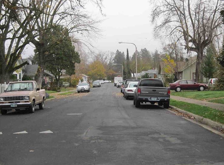 2nd image of 737 W 14th St