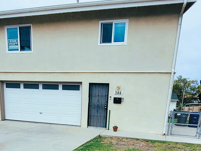 544 N Ventura Rd — Photo 2