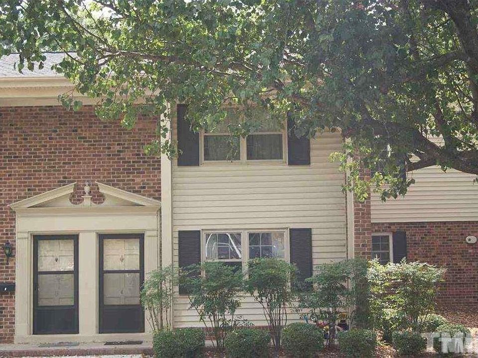 1st image of 1002 Willow Dr APT 4