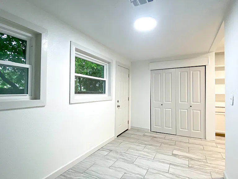 44 S Florence Ave — Photo 12