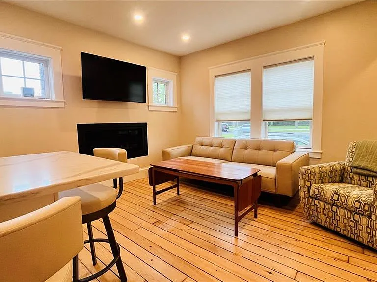 35 Memorial Blvd #1 — Photo 15