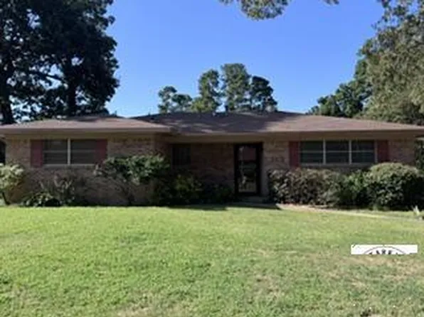 312 W Greenfield Dr, Wake Village, TX 75501