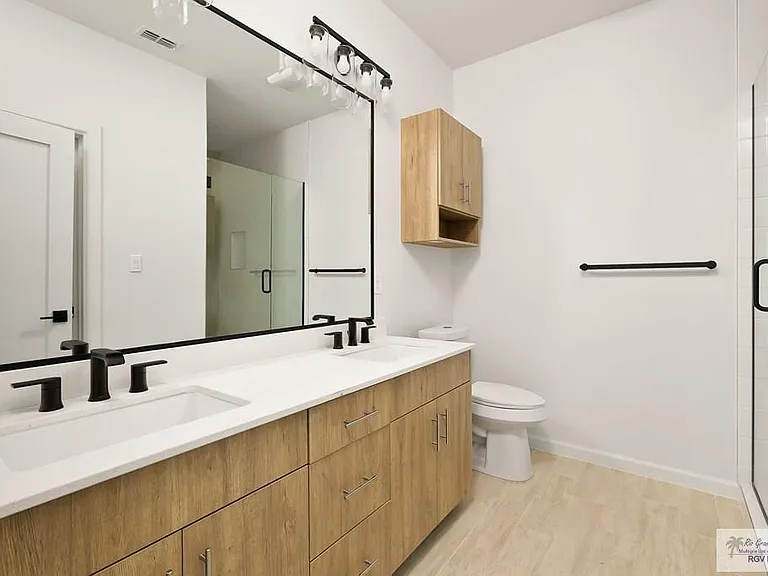 3545 Hidalgo St #2-B — Photo 5