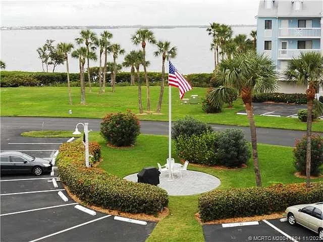 2 bed, 2.0 bath, 1039 sqft, $6,000 — Photo 2