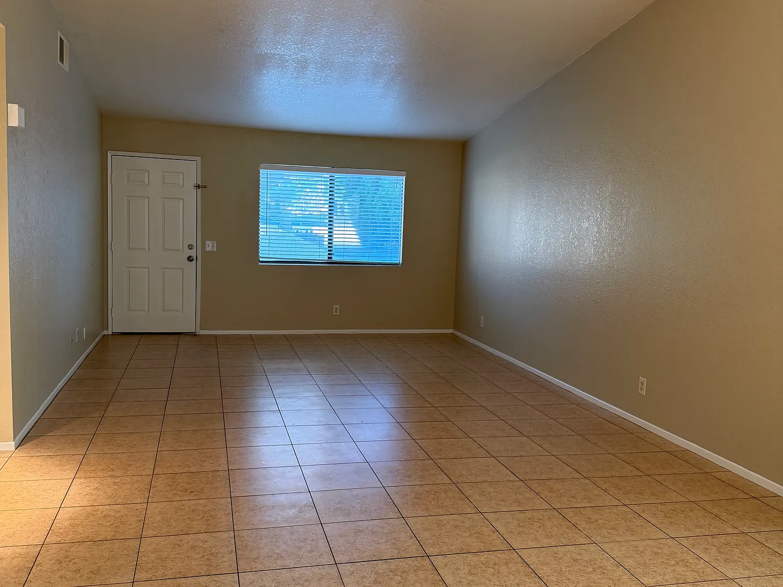 2 bed, 1100 sqft, $1,850 — Photo 4