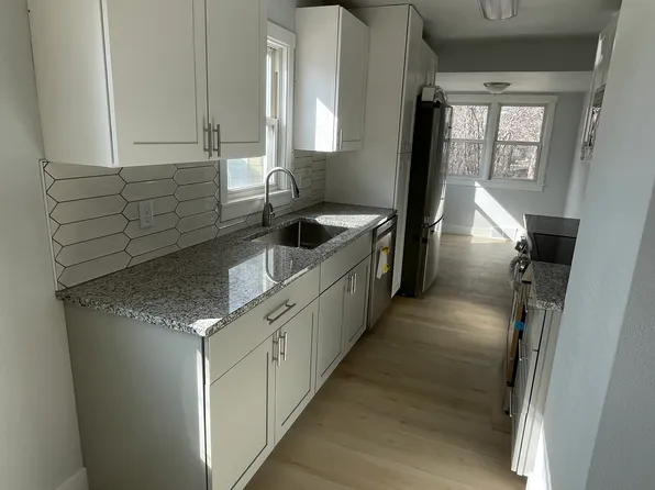 913 13th St S, Moorhead, MN 56560