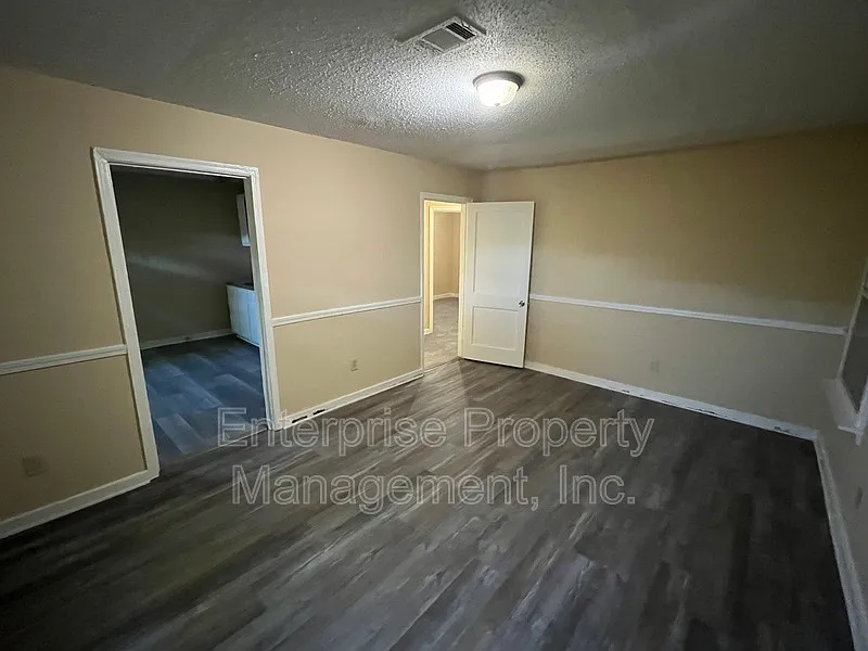 Building Photo - 163 W McKellar Ave