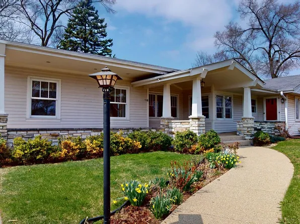 201 Janet Ave, Darien, IL 60561