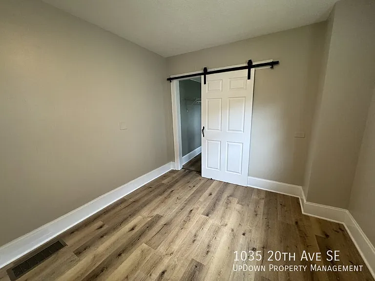 1035 20th Ave SE — Photo 21