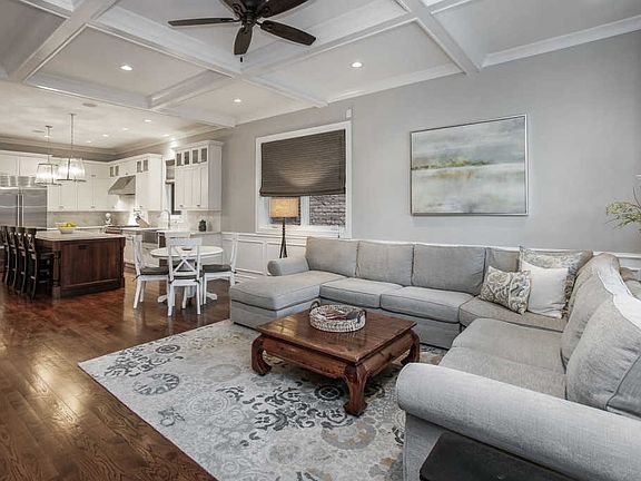 2nd image of 1154 W Wrightwood Ave #1