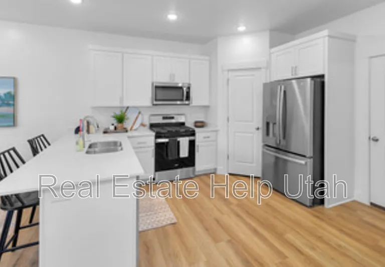 285 W 1150 N — Photo 3
