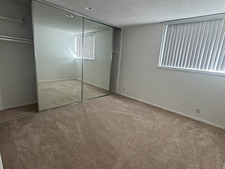 1307 Barry Ave — Photo 9