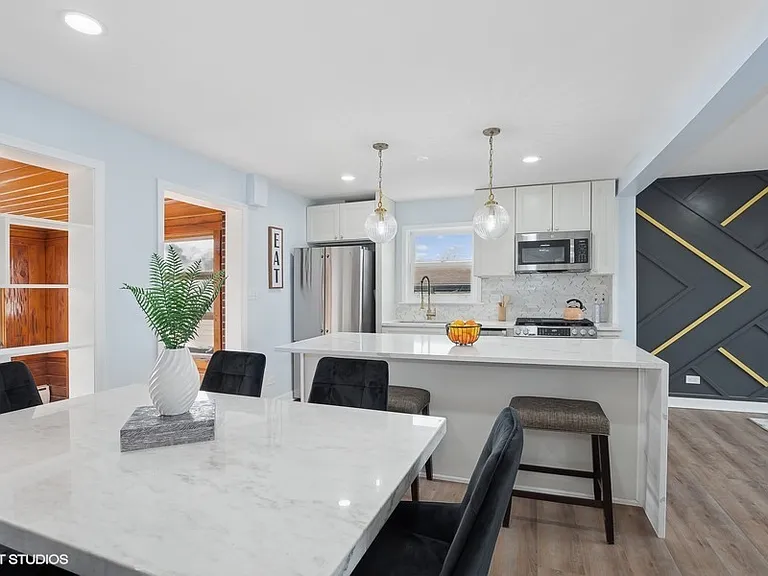 1001 Oakton St — Photo 11