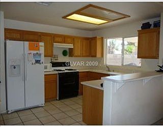 5th image of 111 Sugarbush Ln
