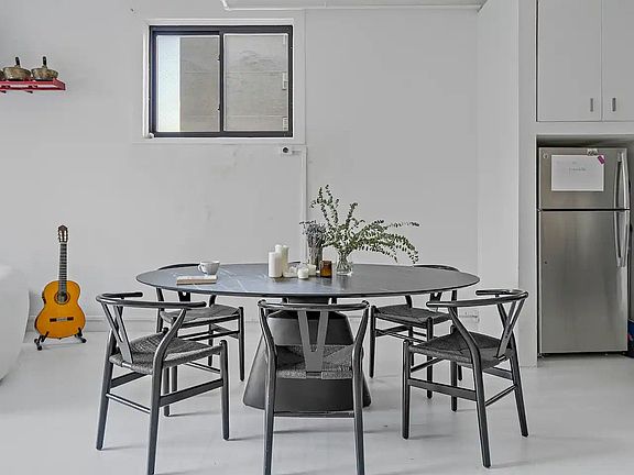 3rd image of 810 Broadway APT 6