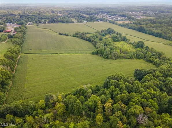 3810 Center Rd, Youngstown, OH 44514