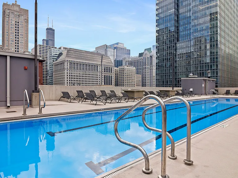 345 N La Salle Dr #405 — Photo 14
