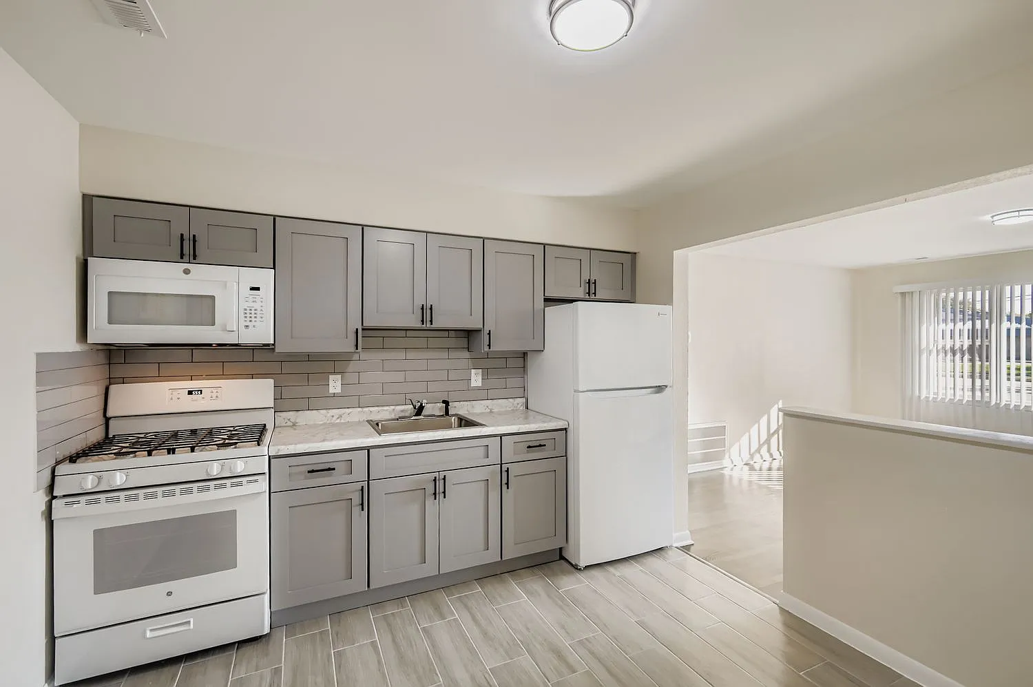 2 bed, 780 sqft, $1,800 — Photo 3