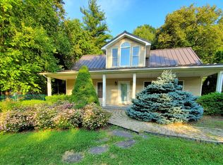 27 Peery Hollow Rd, Hot Springs, VA 24445