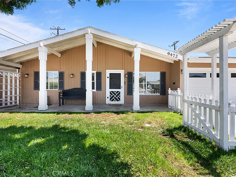 9472 Karen Cir — Photo 3