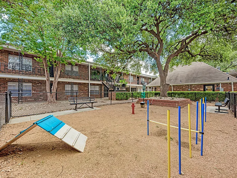 Towne Oaks II — Photo 10