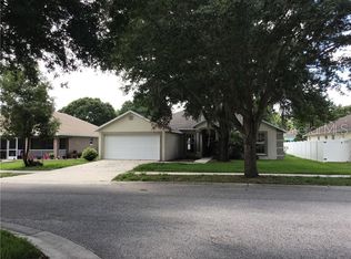 2340 Towering Oaks Cir, Seffner, FL 33584
