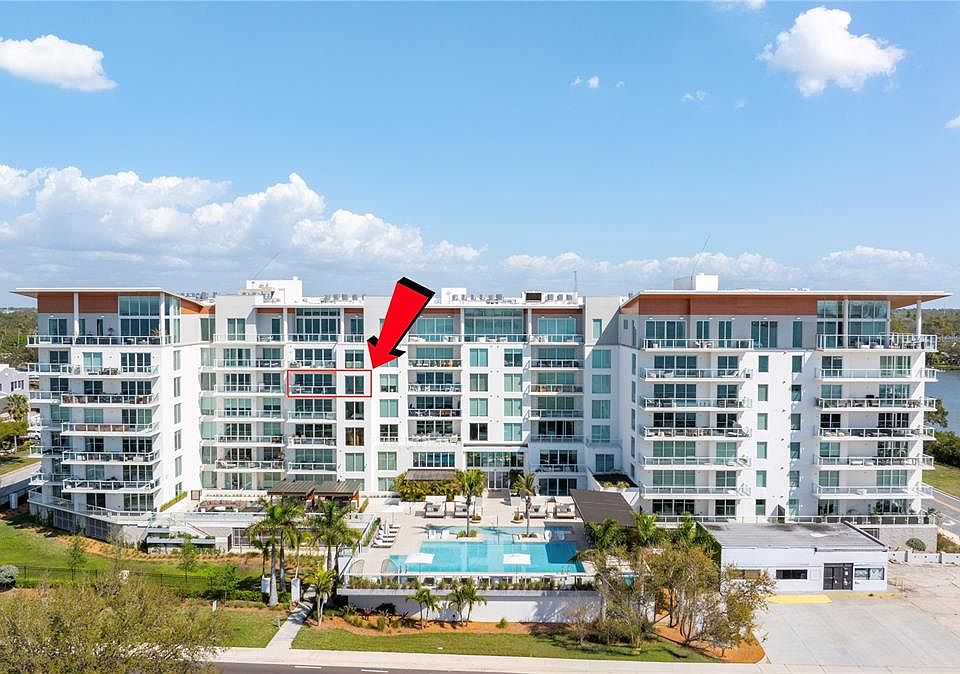 1st image of 1020 Sunset Point Rd Unit 505